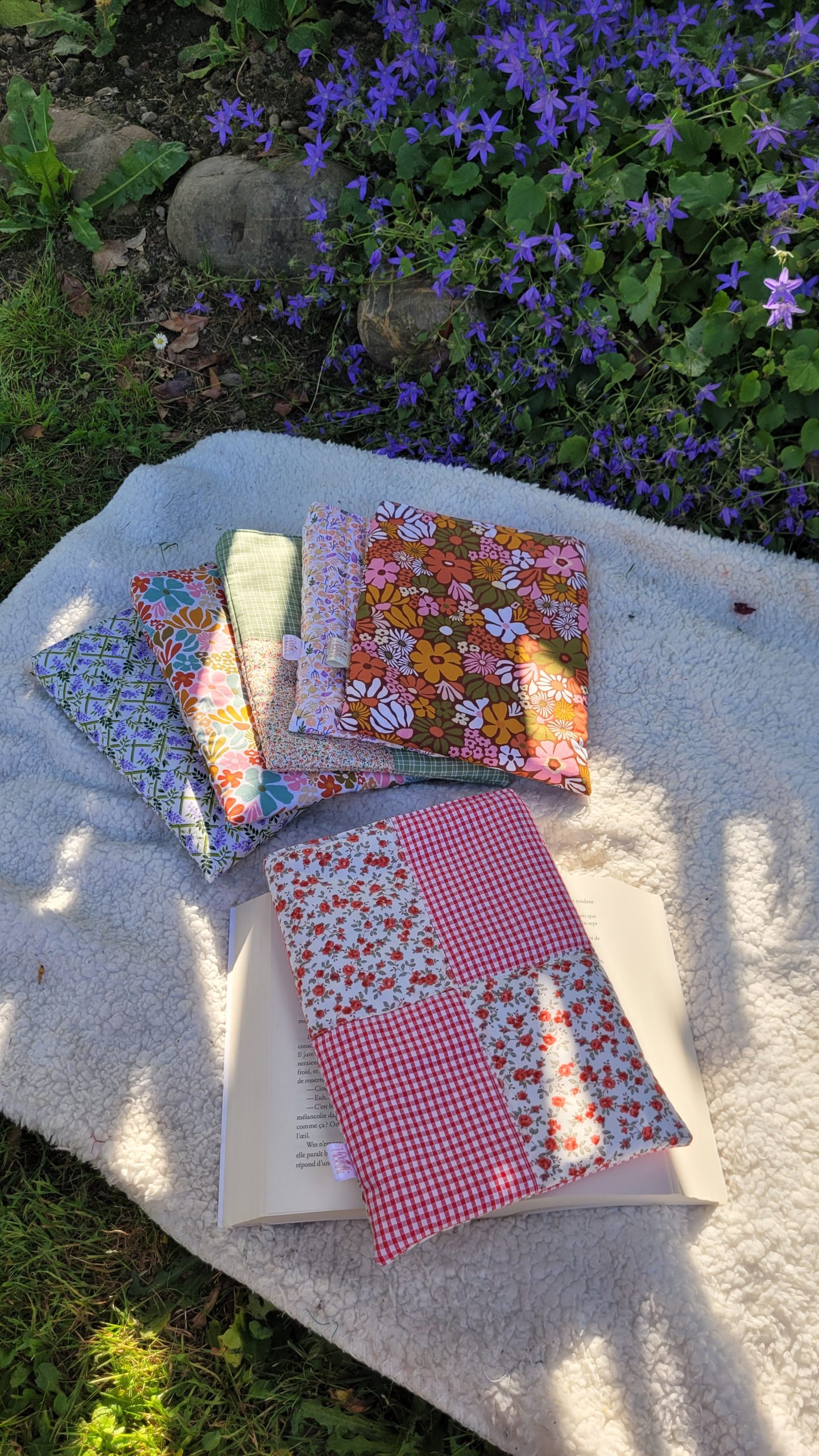 Pochette à livre artisanale taille broché, rembourrée, idéale pour protéger vos romans.