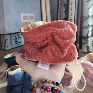 fleur de bain lavables en éponge bambou avec toile de jute pour exfolier. Accessoire salle de bain réutilisable et doux pour la peau. alternative écologique aux fleurs plastique.