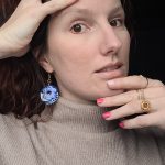 Boucles d’oreilles Tiarenui, grand cercle en tissu et fleur en pâte polymère, style polynésien.