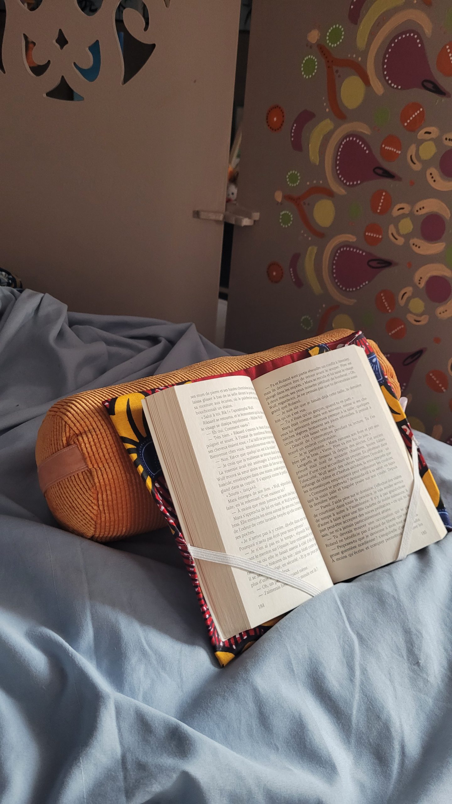 coussin de lecture - cousu main en France - livre broché - livre poche