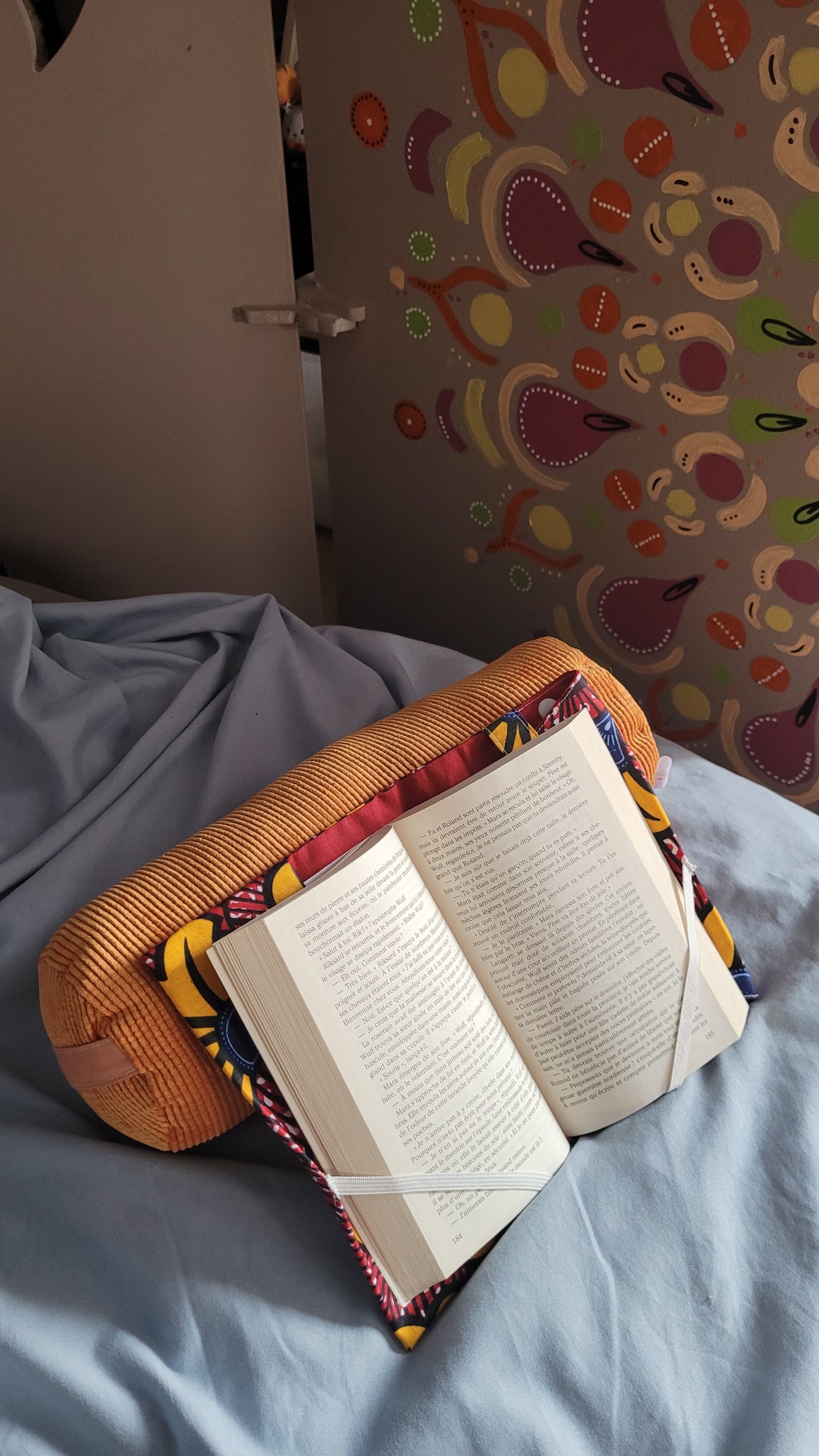 coussin de lecture - cousu main en France - livre broché - livre poche