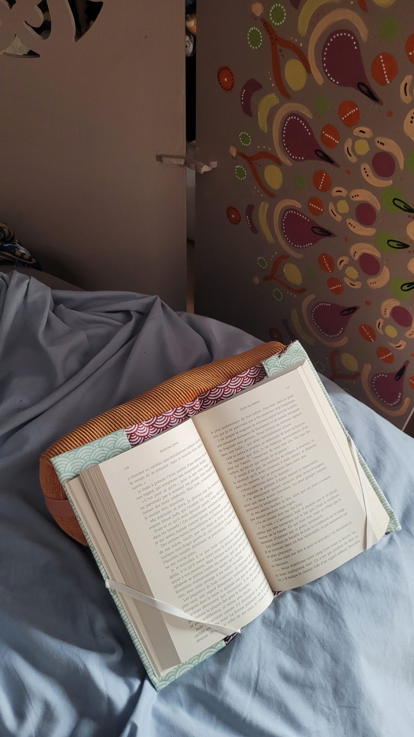coussin de lecture - cousu main en France - livre broché - livre poche